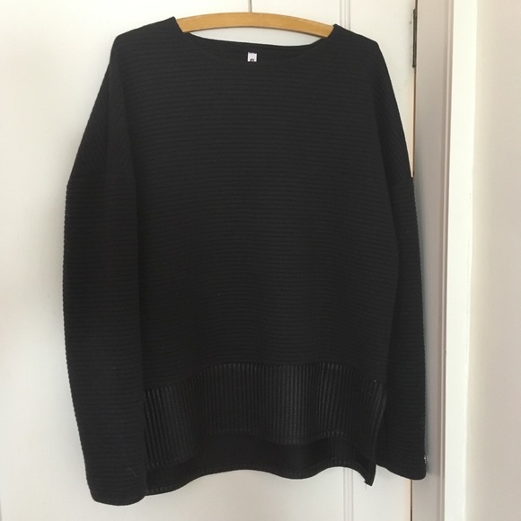 FABLETICS black textured top - Picture 1 of 4
